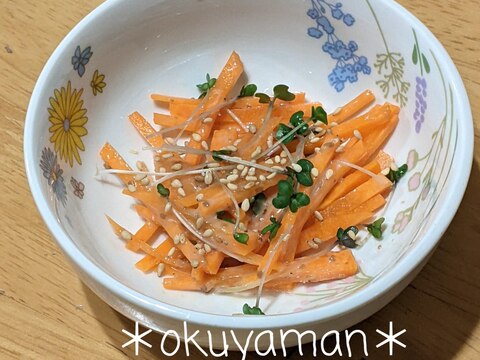 にんじんとブロッコリースプラウトのごまマヨサラダ